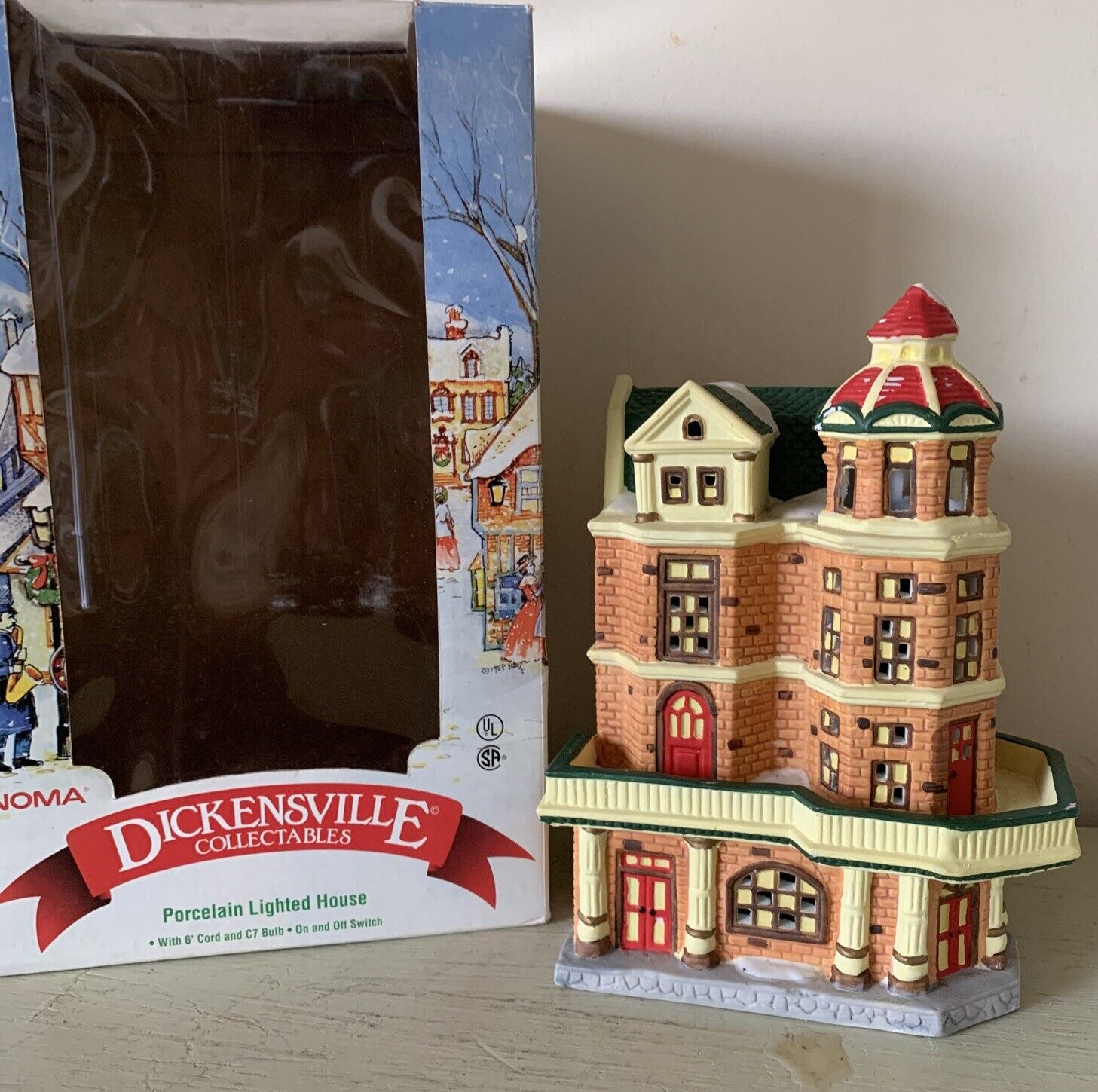1990 Dickensville Collectables Noma Porcelain lighted house Maison Victorian