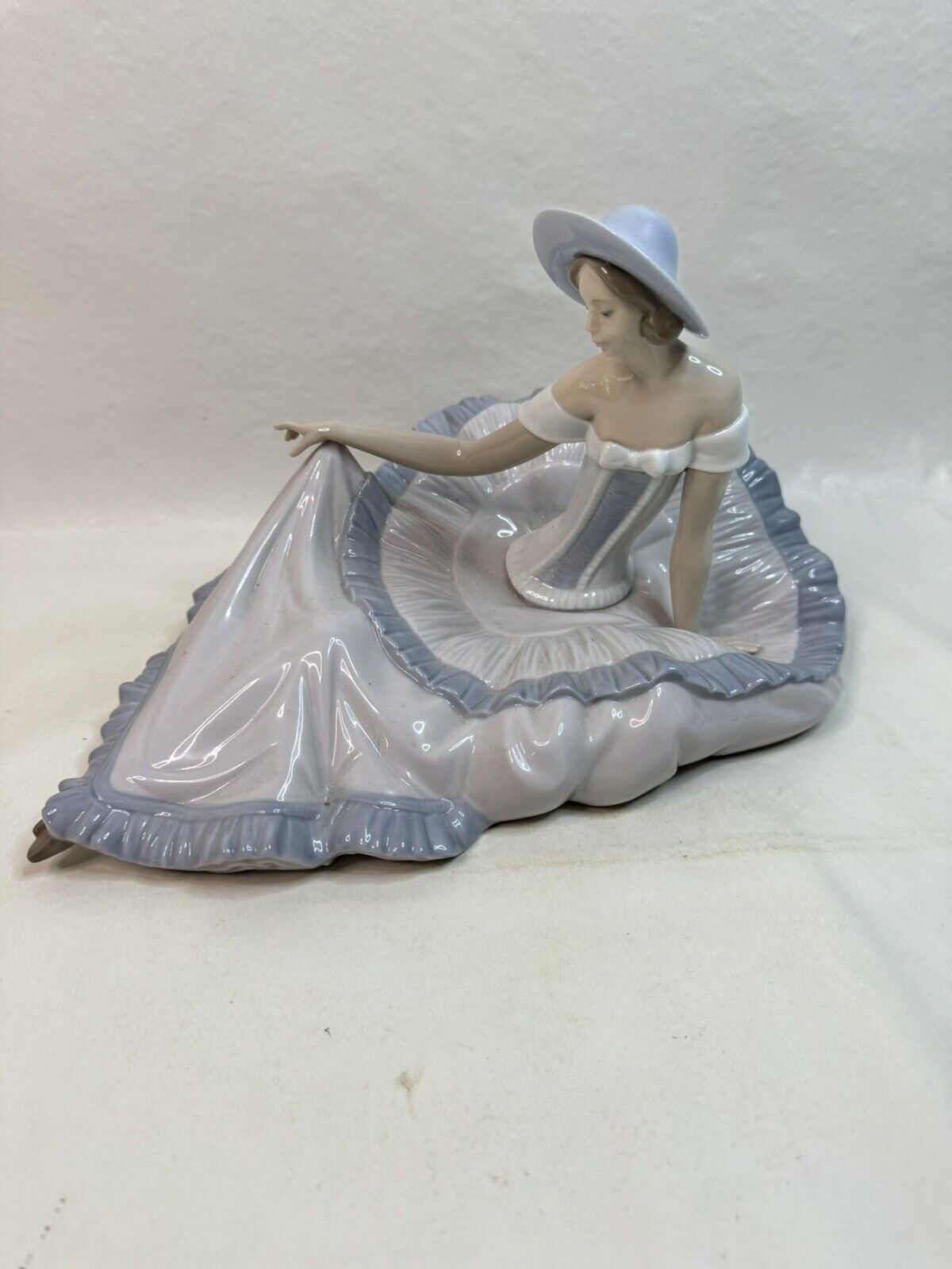 Nao by Lladro Figurine 1265 Grace No Box