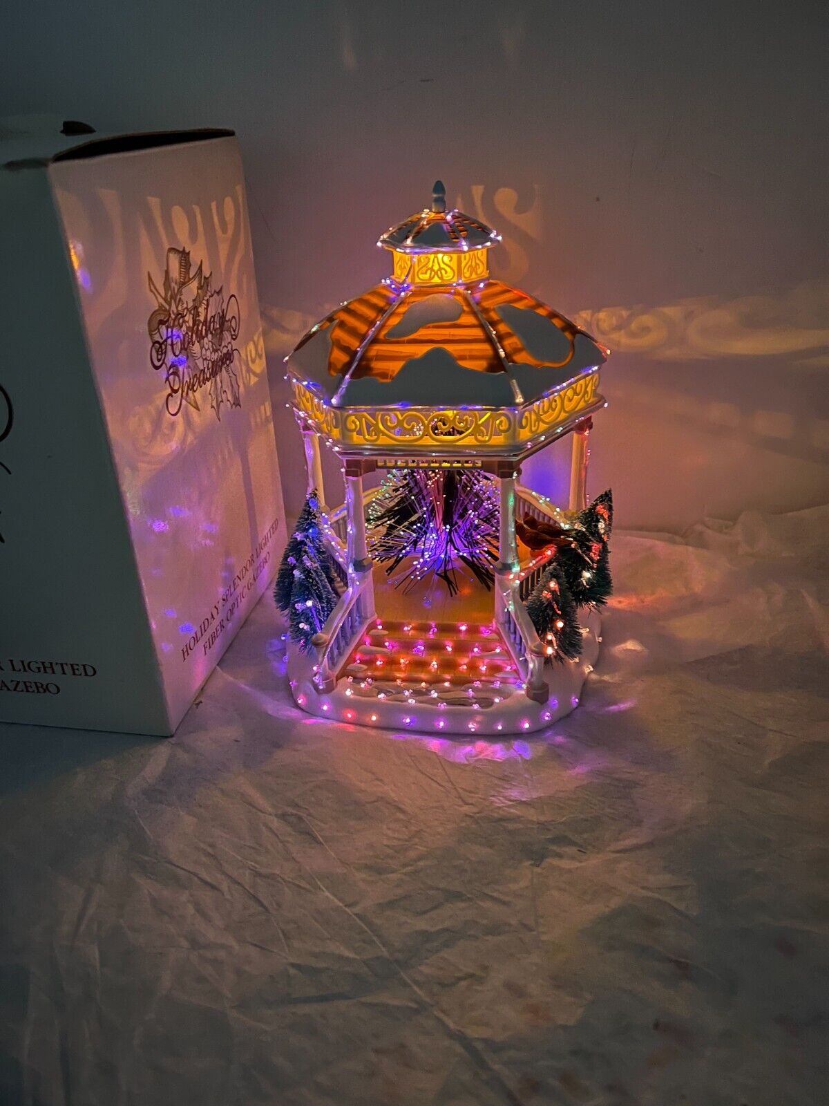 Avon Exclusive Holiday Treasures Holiday Splendor Lighted Fiber Optic Gazebo
