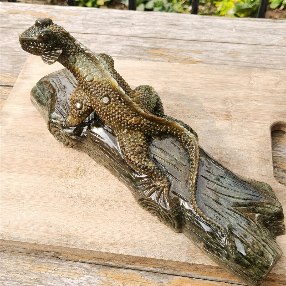 9.48 LB A Lizard full of spirituality is carved on a complete \
