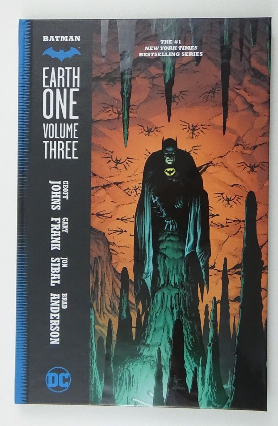 Batman: Earth One Volume #3 (DC Comics, August 2021) #018