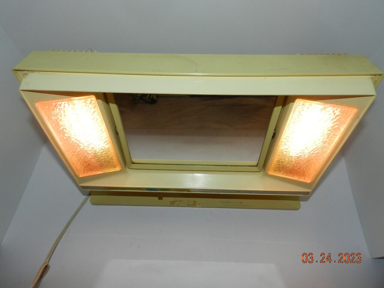 Vintage 70s Makeup Mirror Vanity, The Perfect Touch by Northern 4 Settings WORKS