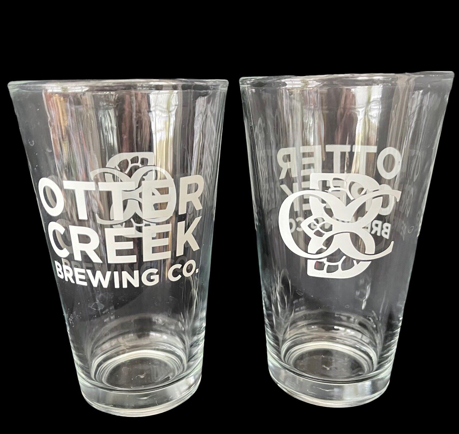 Handsome Pair of 2 “OTTER CREEK WHITE LABEL” Beer Pint Glasses ~ Middlebury, VT