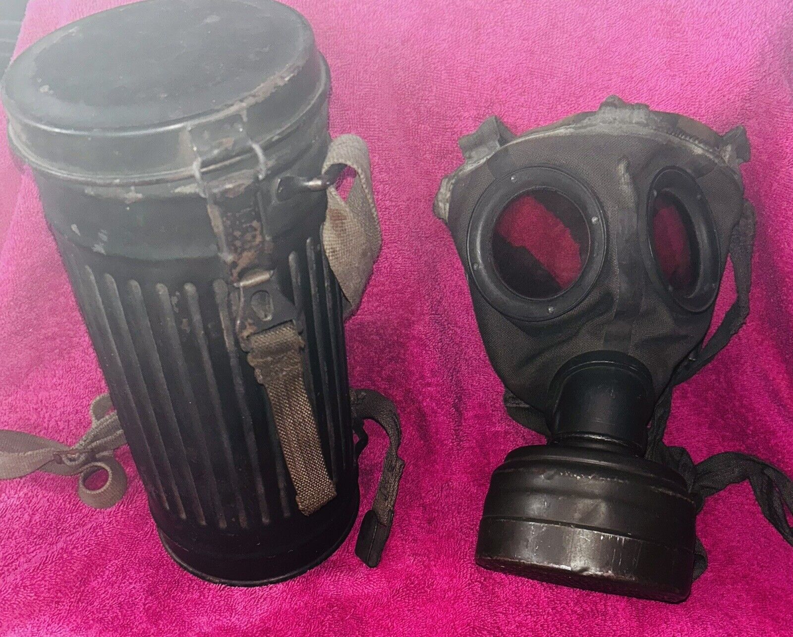 Military WW2 German Gas Mask with Canister
