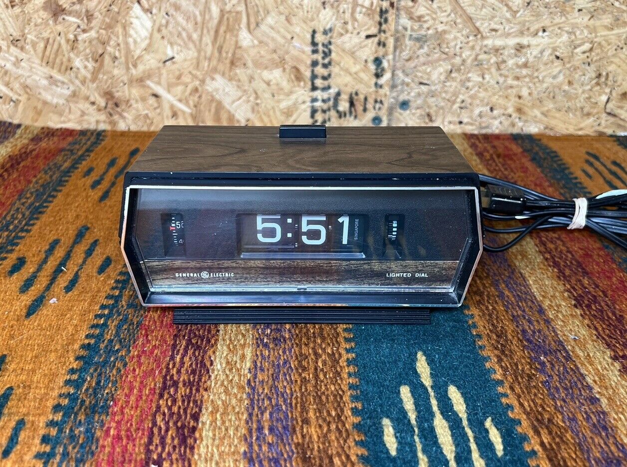 Vintage Rotating Flip Clock GE 8141-4 General Electric Clock & Alarm - Works