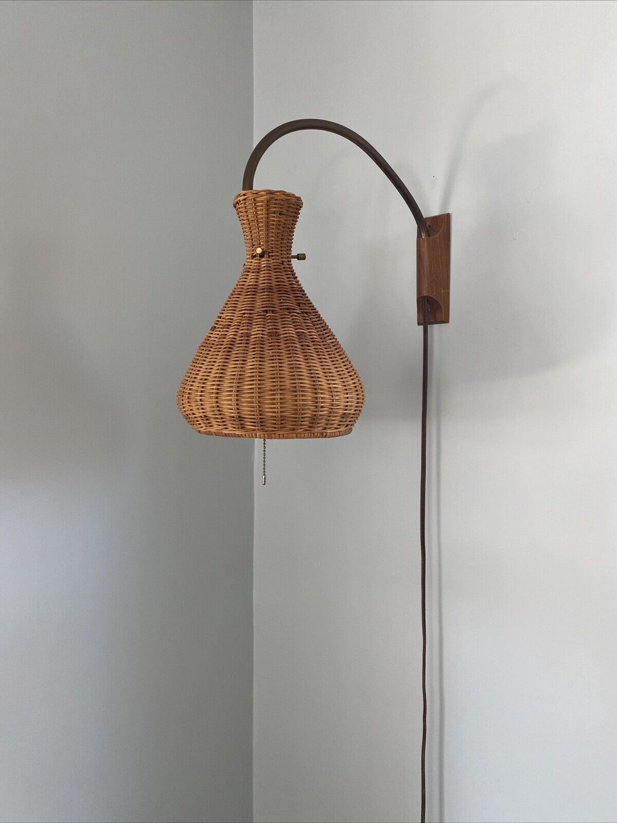 Vintage Mid Century Modern MCM Hanging Swing Arm Wall Lamp Teak Adjustable *READ