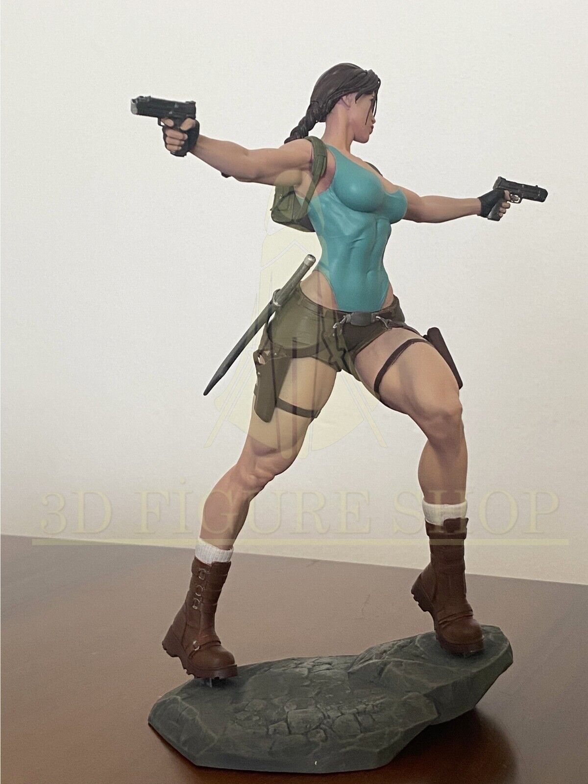 Tomb Raider Lara Croft 25cm Figure