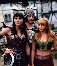 BEAUTIFUL XENA WARRIOR PRINCESS LUCY LAWLESS & RENEE O'CONNOR  8X10 Glossy Photo picture